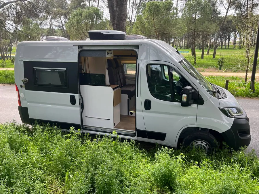 Fiat Ducato camperizado por Fabricamper con acabados exteriores