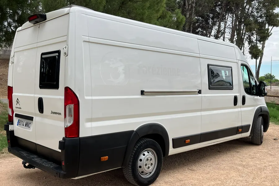 Citroën Jumper L4H2 de 6,36 m con el voladizo trasero largo