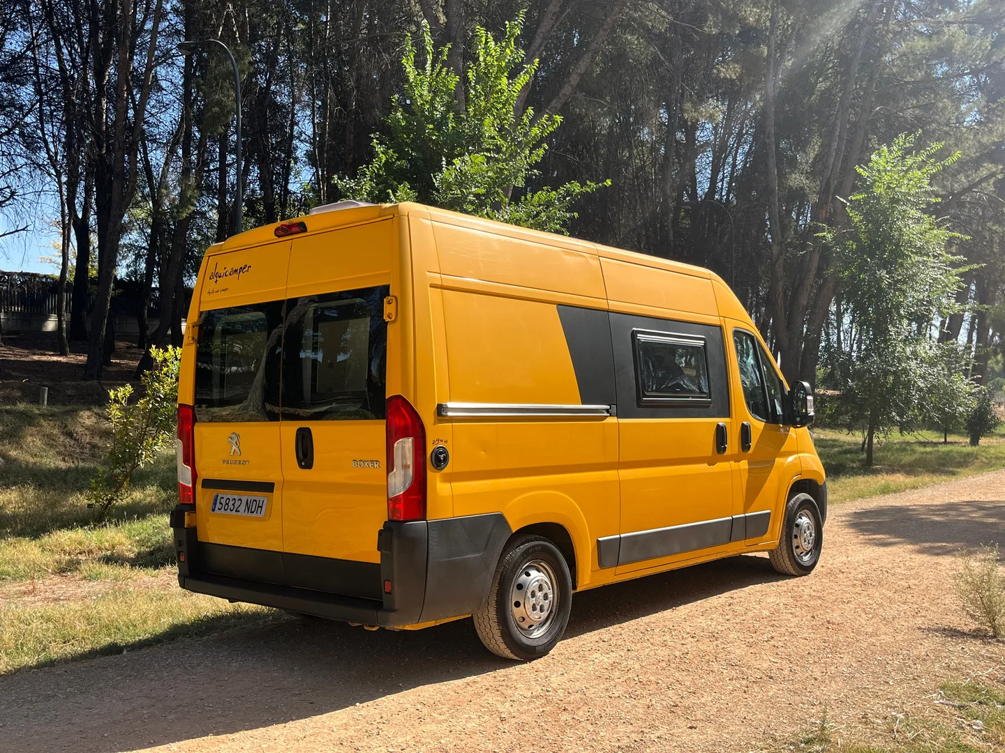 Furgoneta camper para empresa de alquiler fabricada por Fabricamper