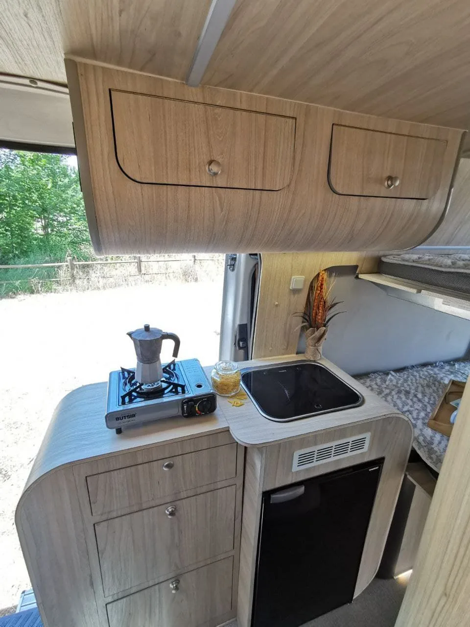 Cocina camperización Sprinter a medida