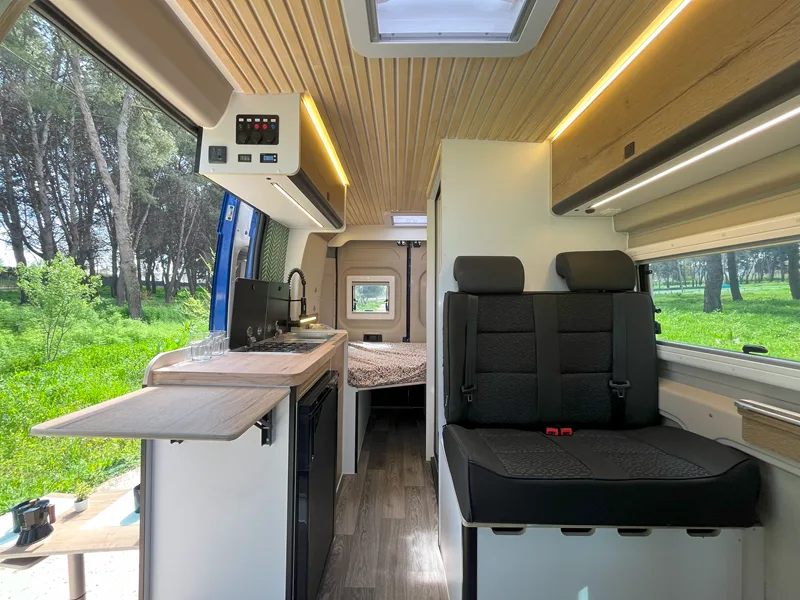 Interior Boxer camperizado L2H2