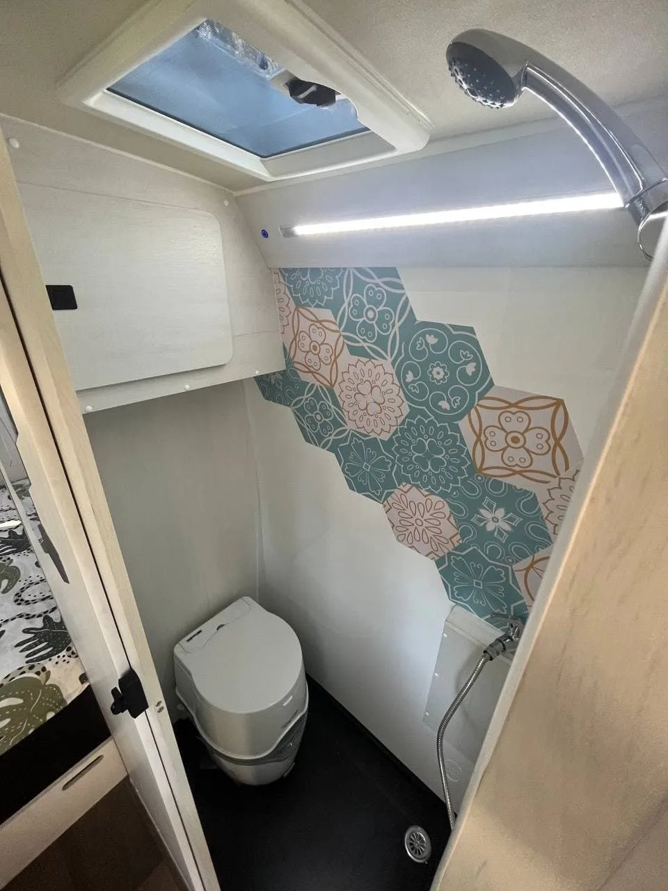 Baño interior camperización L3H2