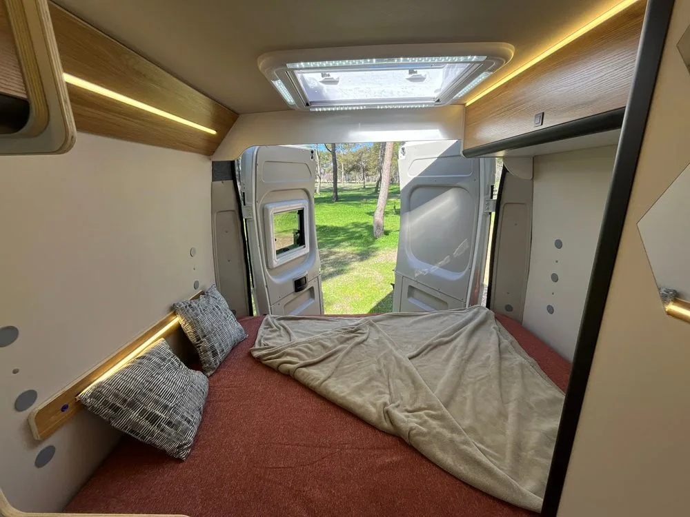 Cama fija camperización L3H2