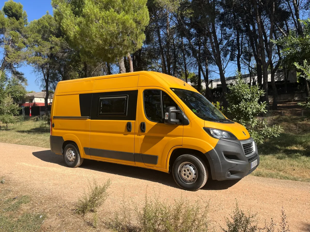 Peugeot Boxer — Boxer L2H2 Cómoda con Colchón Viscoelástico para Familia