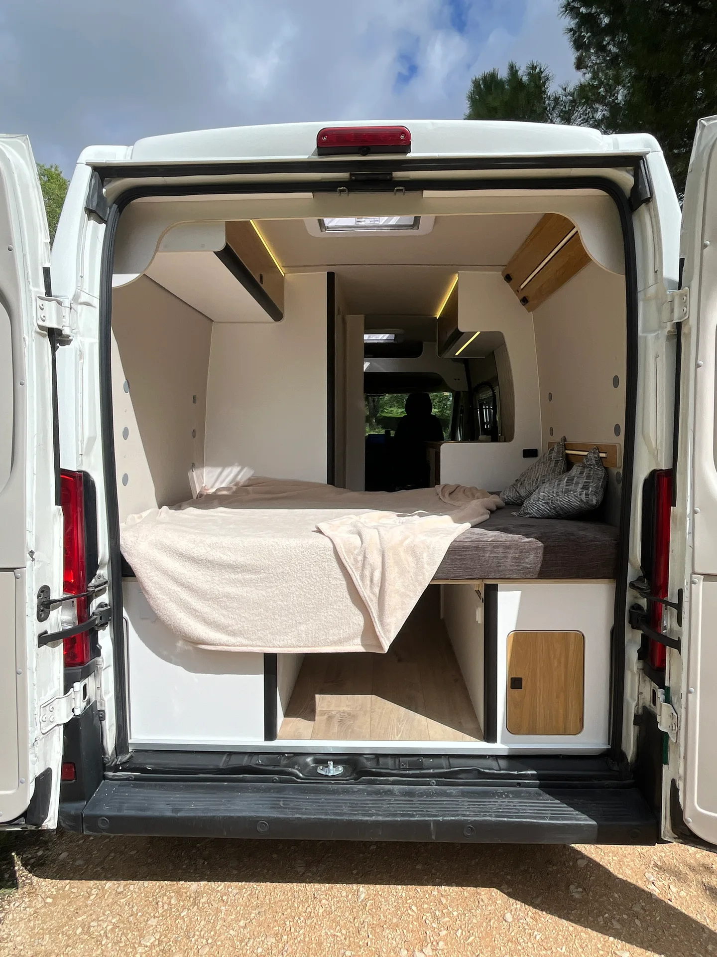 Peugeot Boxer L3H2 con Acabados en Roble para Flota de Alquiler — foto 6