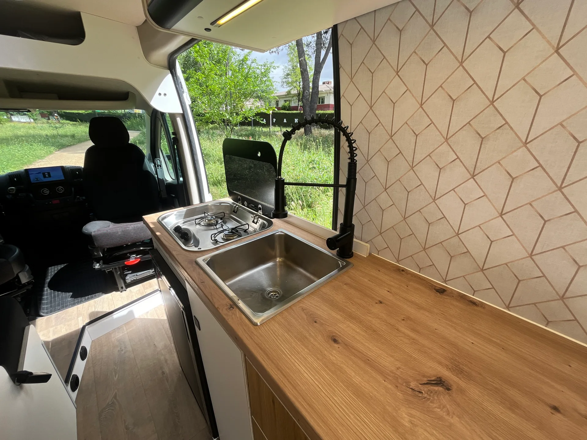 Peugeot Boxer L3H2 con Acabados en Roble para Flota de Alquiler — foto 2