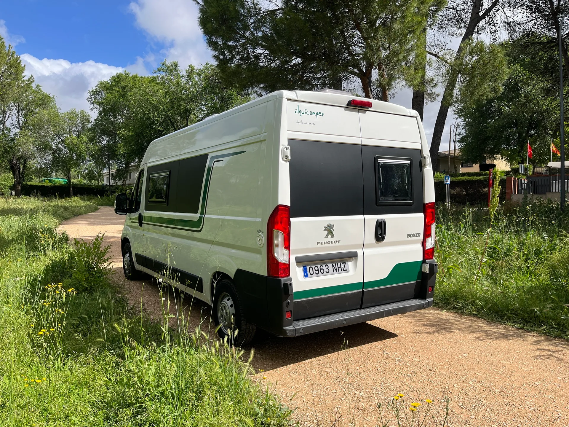 Peugeot Boxer L3H2 con Acabados en Roble para Flota de Alquiler — foto 3