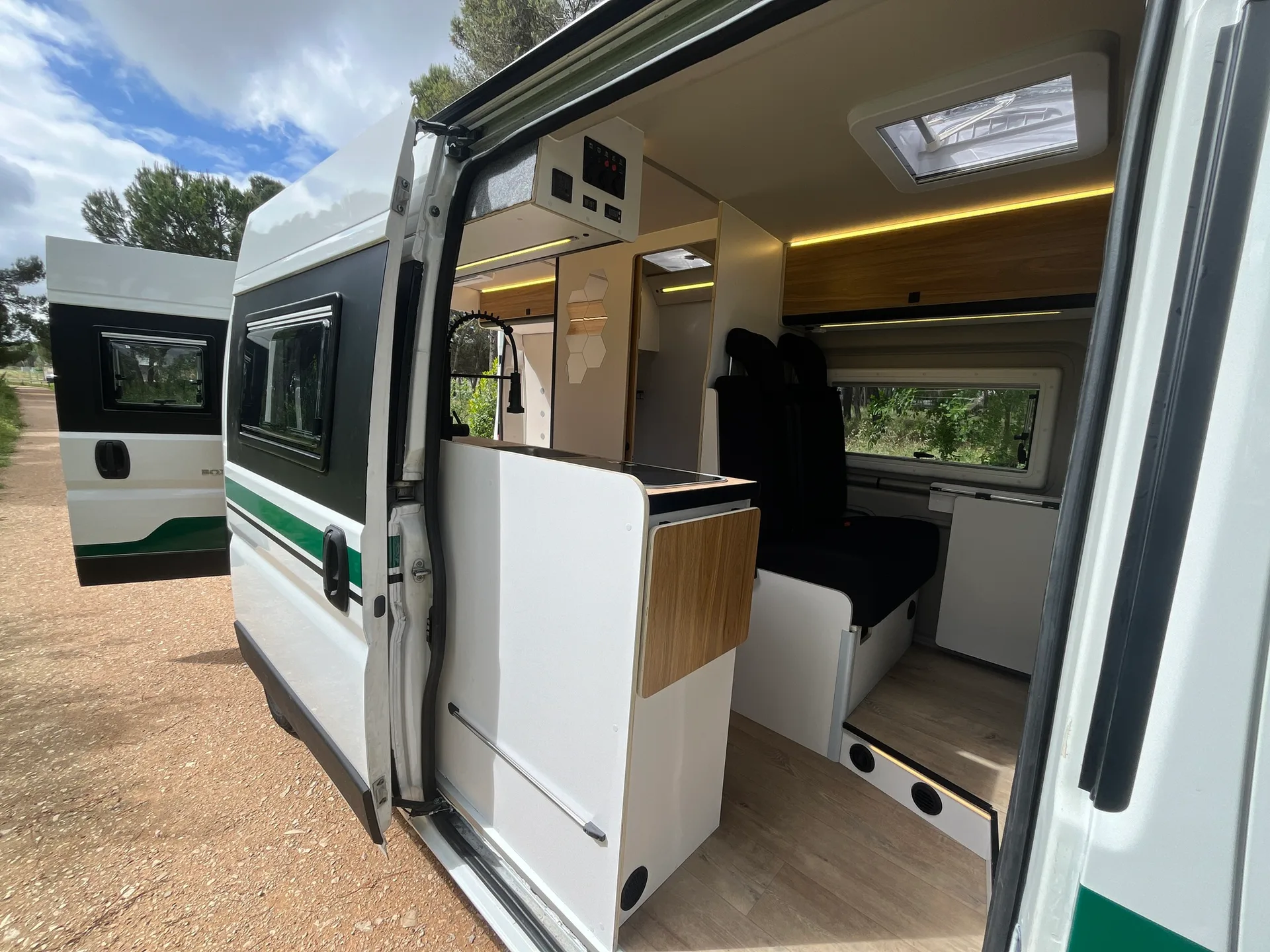 Peugeot Boxer L3H2 con Acabados en Roble para Flota de Alquiler — foto 5