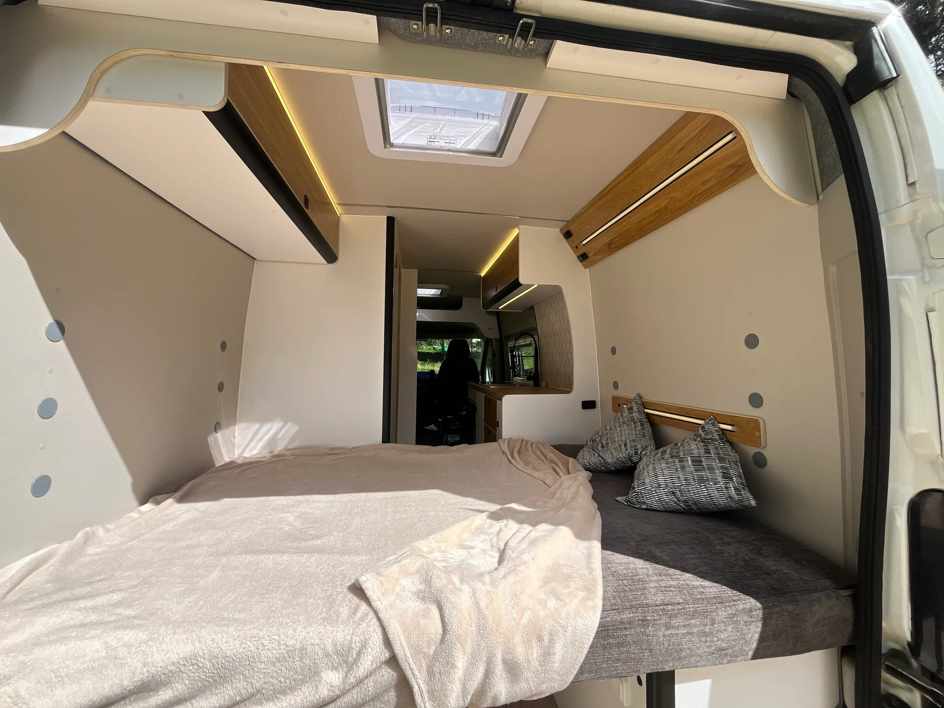 Peugeot Boxer L3H2 con Acabados en Roble para Flota de Alquiler — foto 8