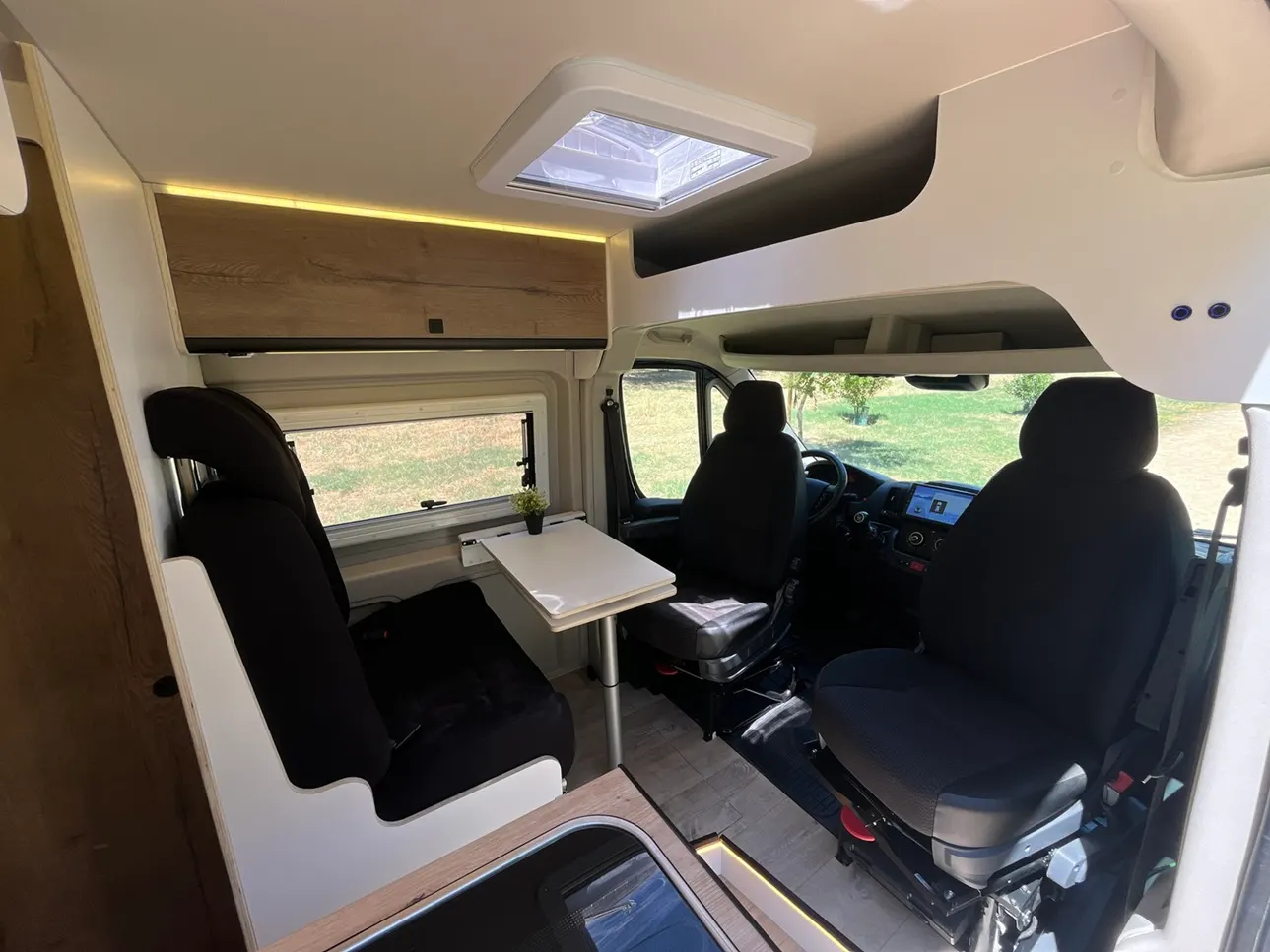 Peugeot Boxer L3H2 Azul con Autonomía Solar y Litera — foto 8