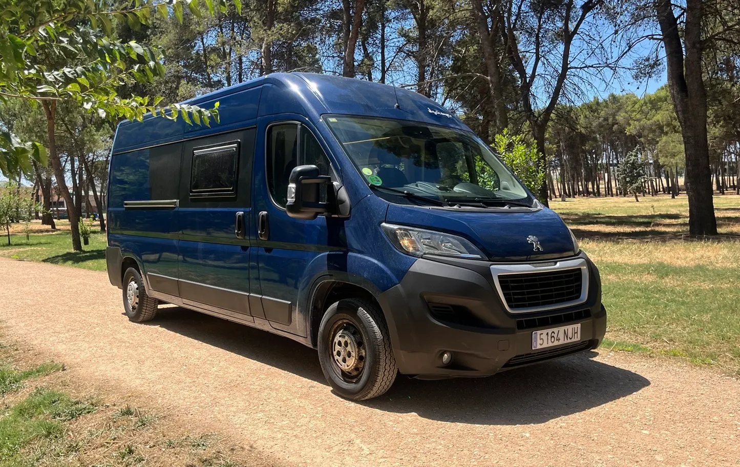 Peugeot Boxer L3H2 Azul con Autonomía Solar y Litera — foto 3