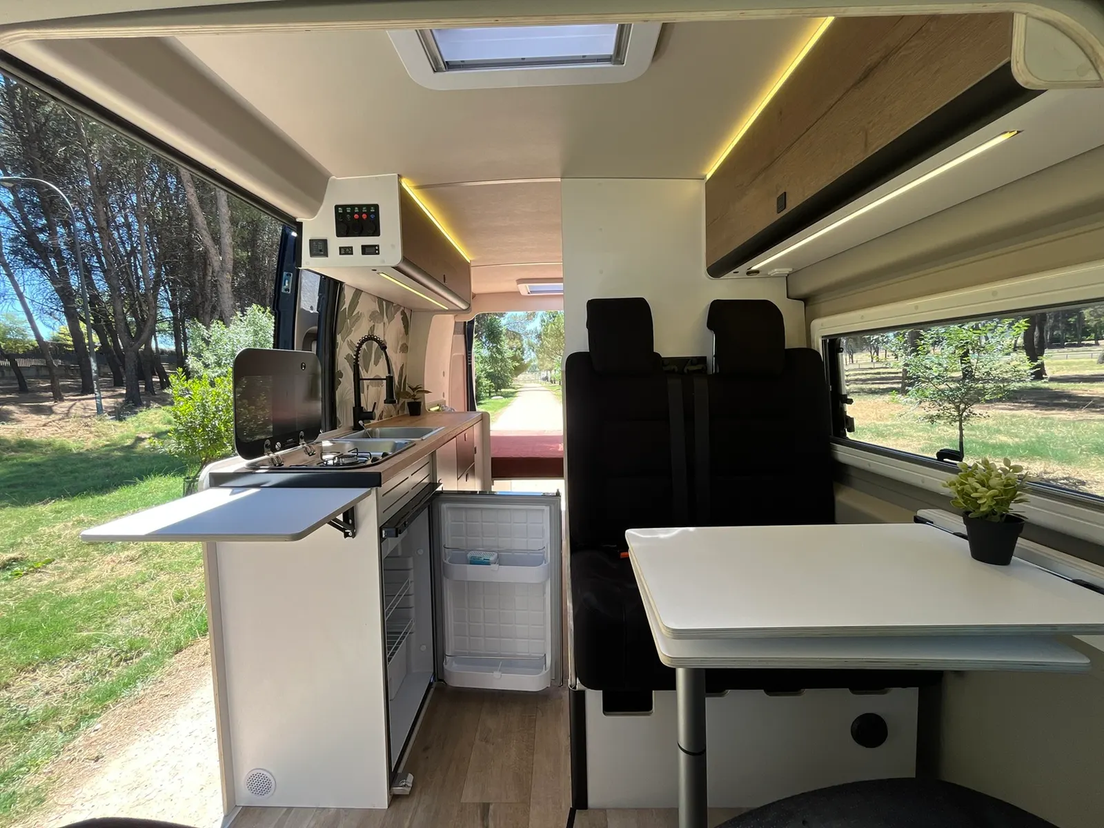 Peugeot Boxer L3H2 Azul con Autonomía Solar y Litera — foto 6