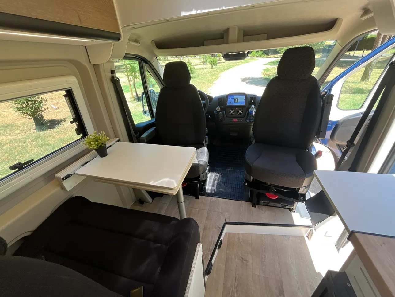Peugeot Boxer L3H2 Azul con Autonomía Solar y Litera — foto 7