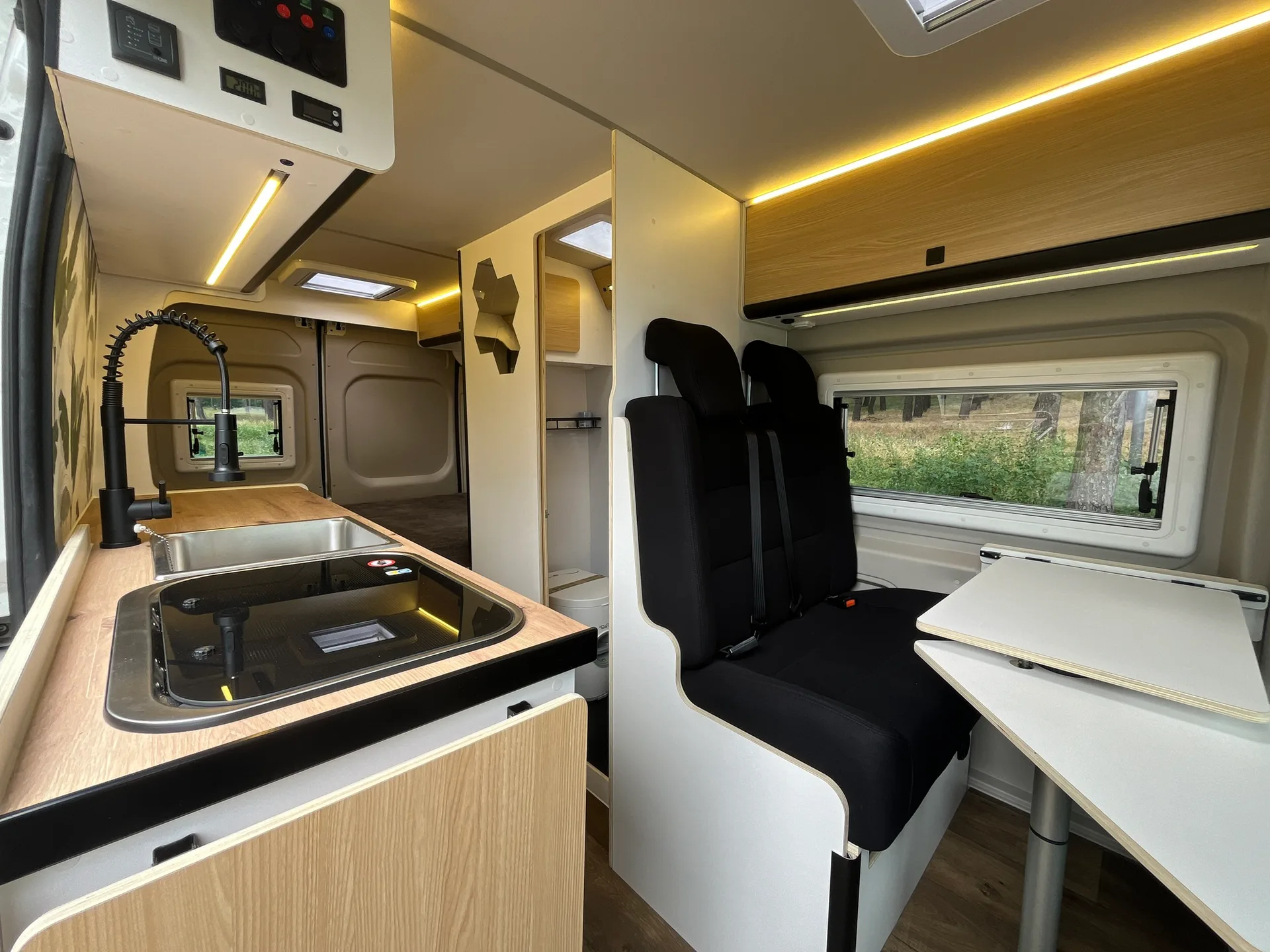 Peugeot Boxer L3H2 en Madera Bambú con Autonomía Solar y Litera — foto 11