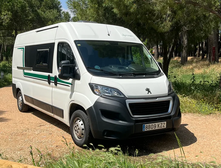 Peugeot Boxer L3H2 en Madera Bambú con Autonomía Solar y Litera — foto 2