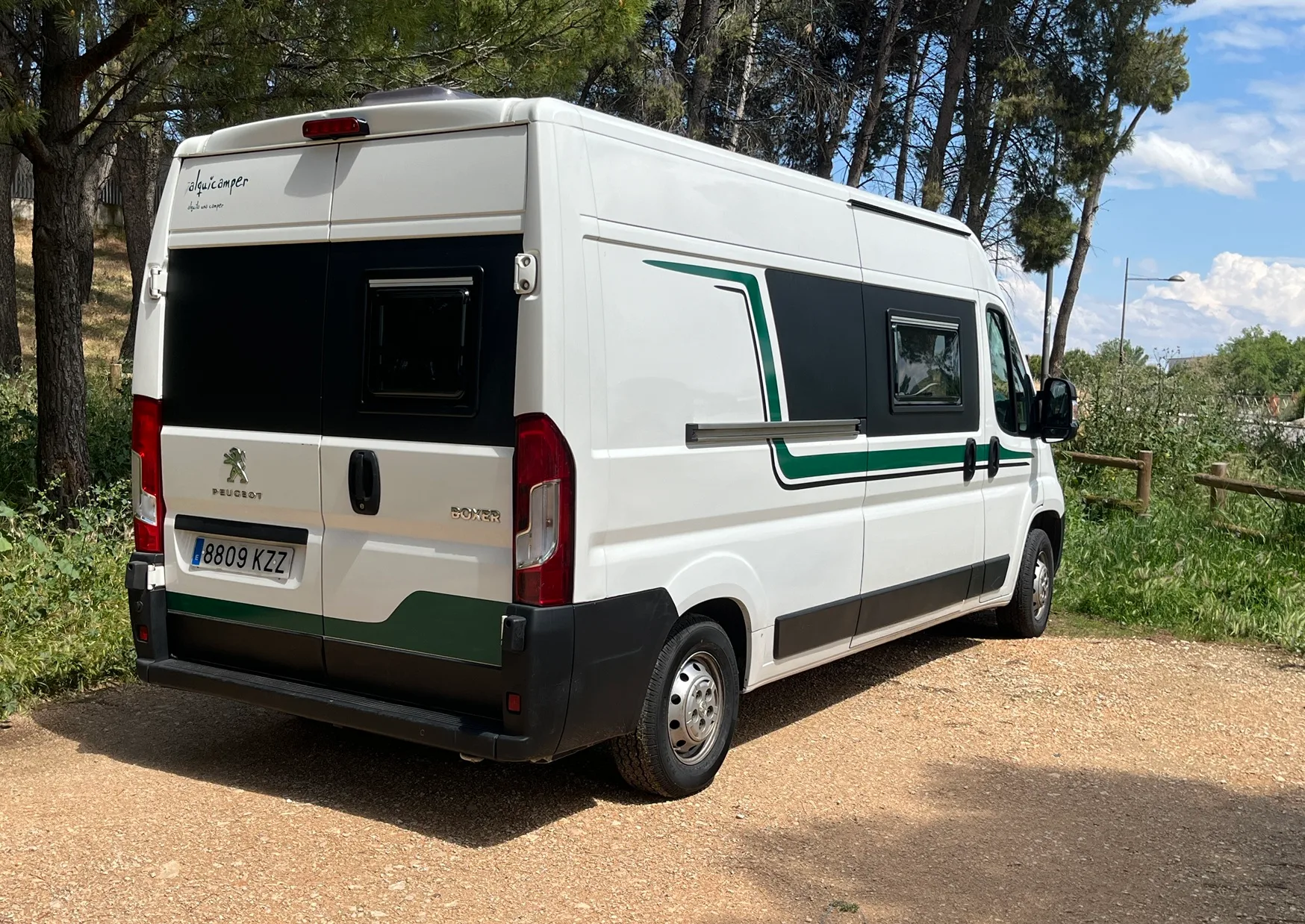 Peugeot Boxer L3H2 en Madera Bambú con Autonomía Solar y Litera — foto 3