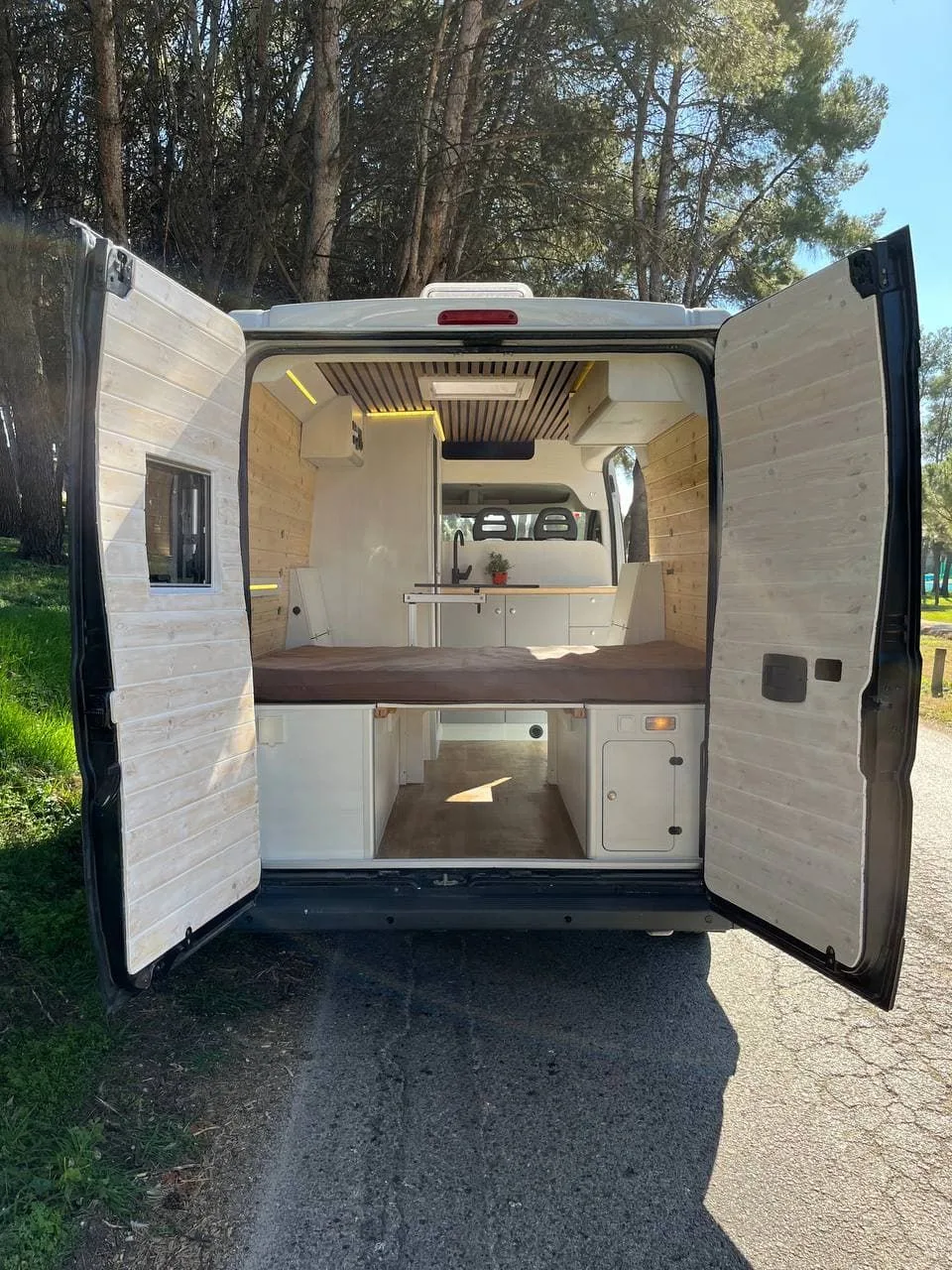 Ducato L2H2 con Distribución Americana y 3 Plazas de Serie — foto 4