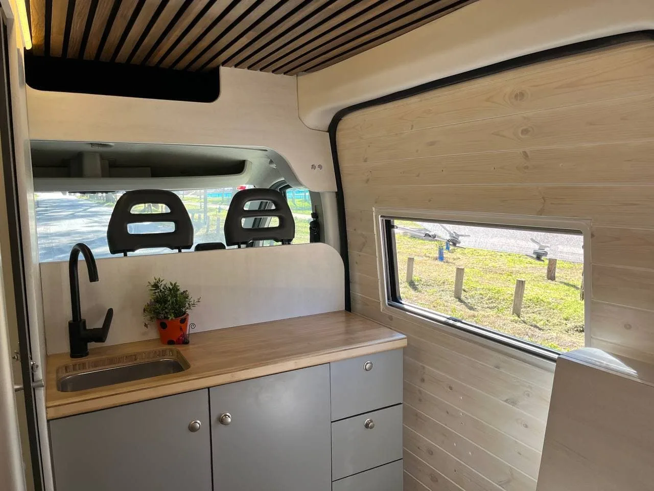 Ducato L2H2 con Distribución Americana y 3 Plazas de Serie — foto 2