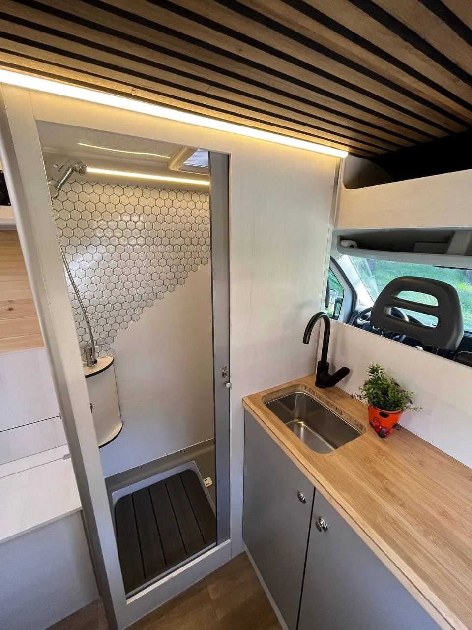 Ducato L2H2 con Distribución Americana y 3 Plazas de Serie — foto 3