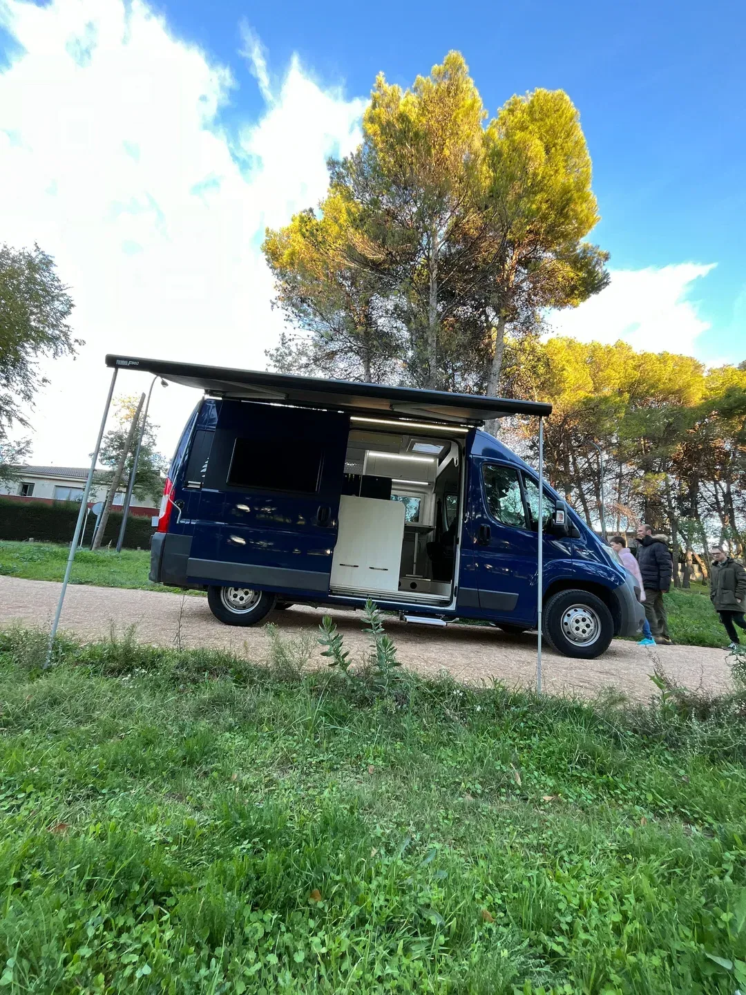 Ducato L2H2 con Toldo, Escalón Eléctrico y Equipamiento Completo — foto 3