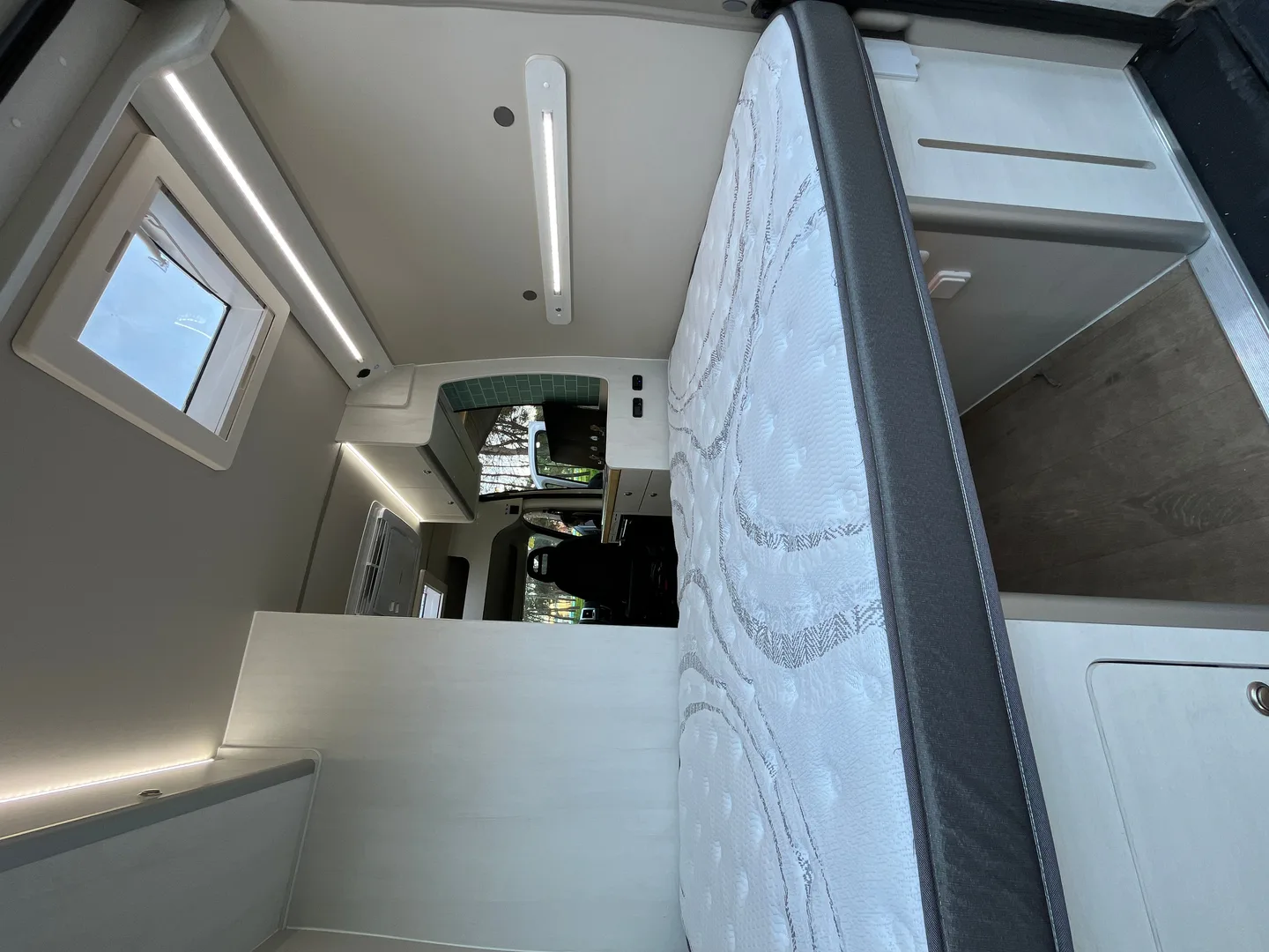 Ducato L2H2 con Toldo, Escalón Eléctrico y Equipamiento Completo — foto 5