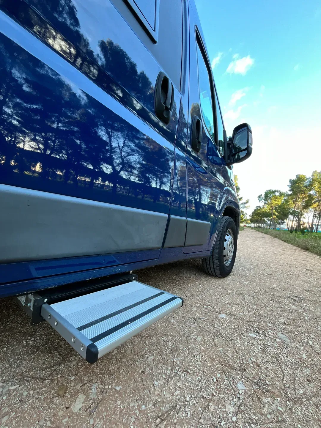 Ducato L2H2 con Toldo, Escalón Eléctrico y Equipamiento Completo — foto 2