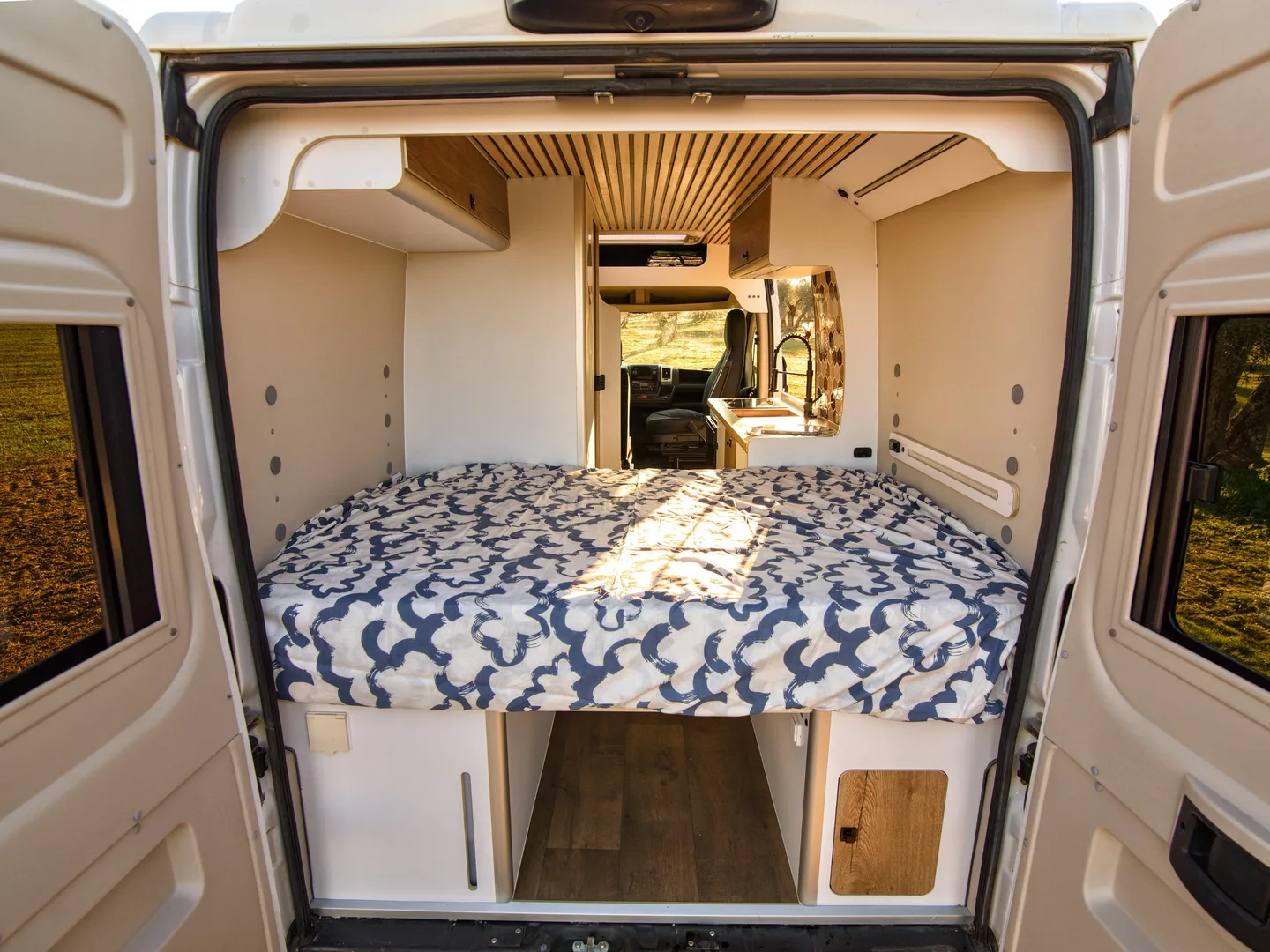 Ducato L3H2 para Alquiler en Menorca con Ventanas de Cristal — foto 7