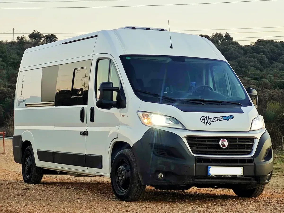 Fiat Ducato — Ducato L3H2 para Alquiler en Menorca con Ventanas de Cristal