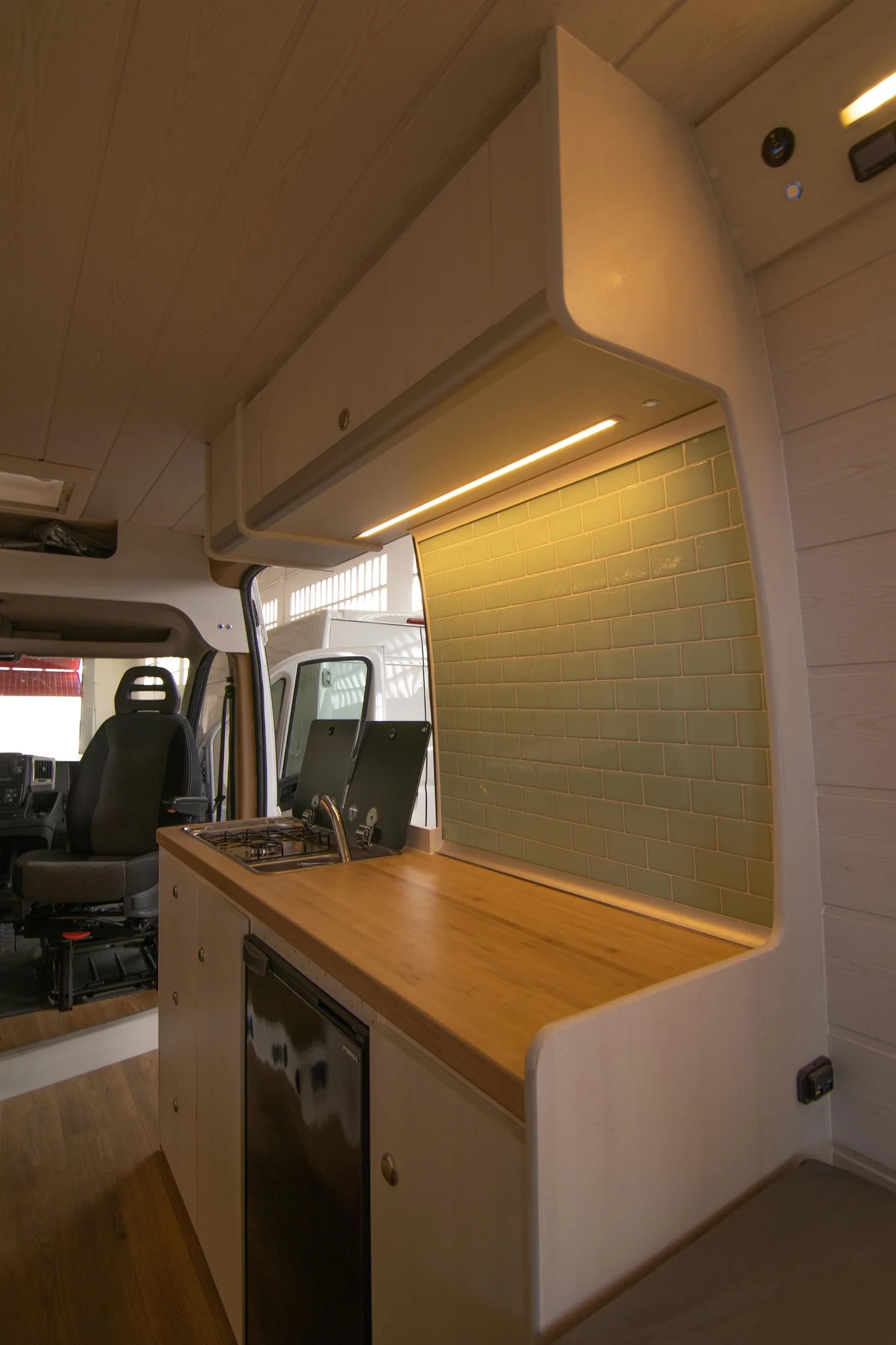 Ducato L3H2 con Encimera de Bambú y Acabados Tostados — foto 5