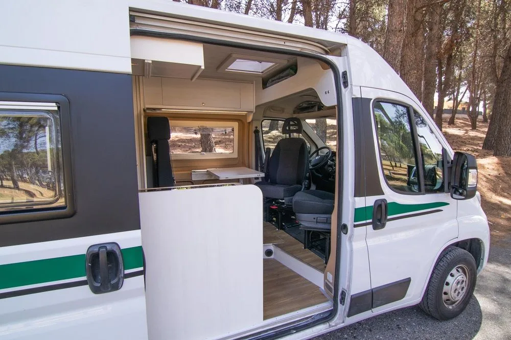 Ducato L3H2 con Encimera de Bambú y Acabados Tostados — foto 2