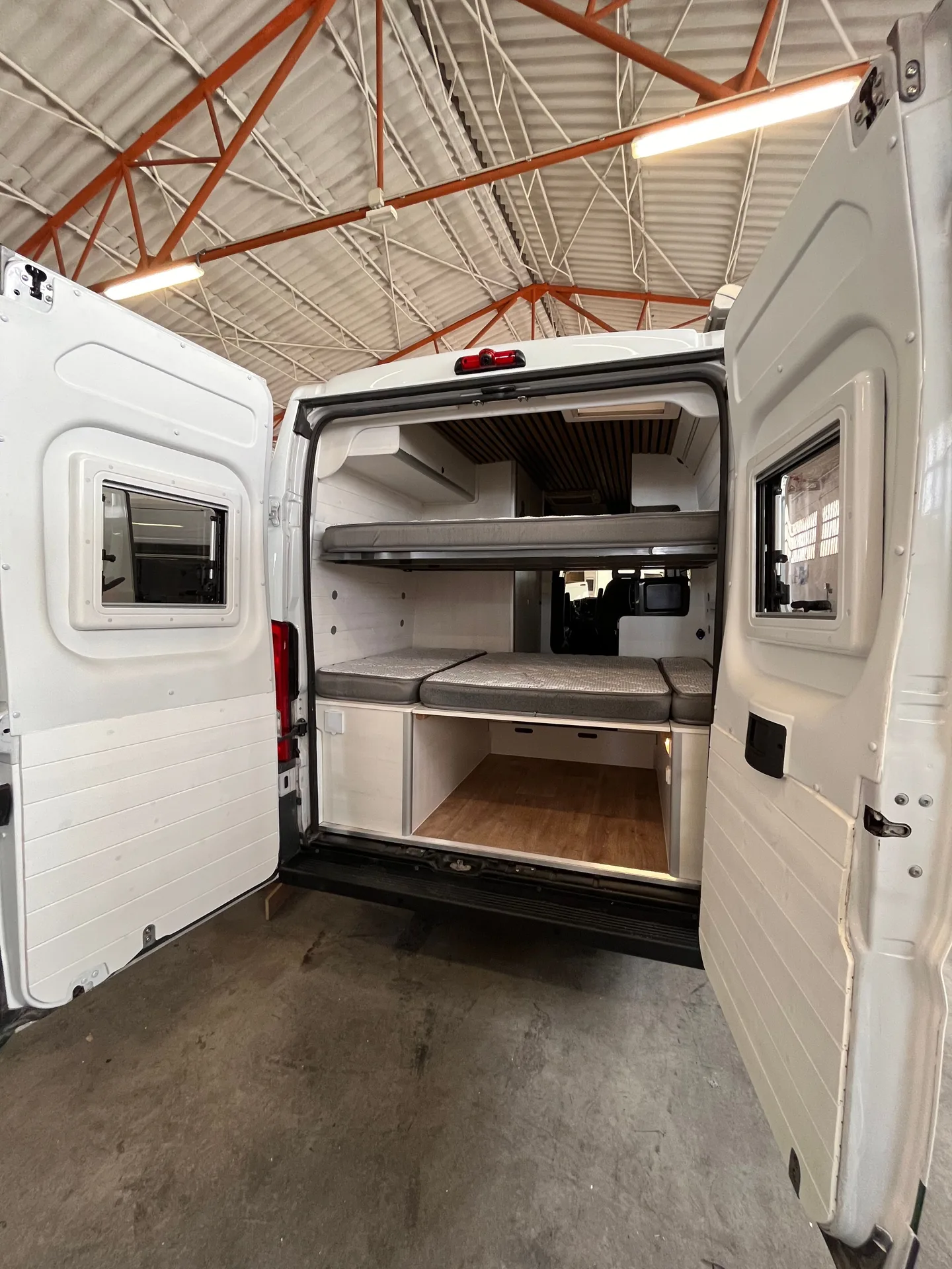 Ducato L3H2 con Microondas y Autonomía Total para Jubilados Viajeros — foto 3