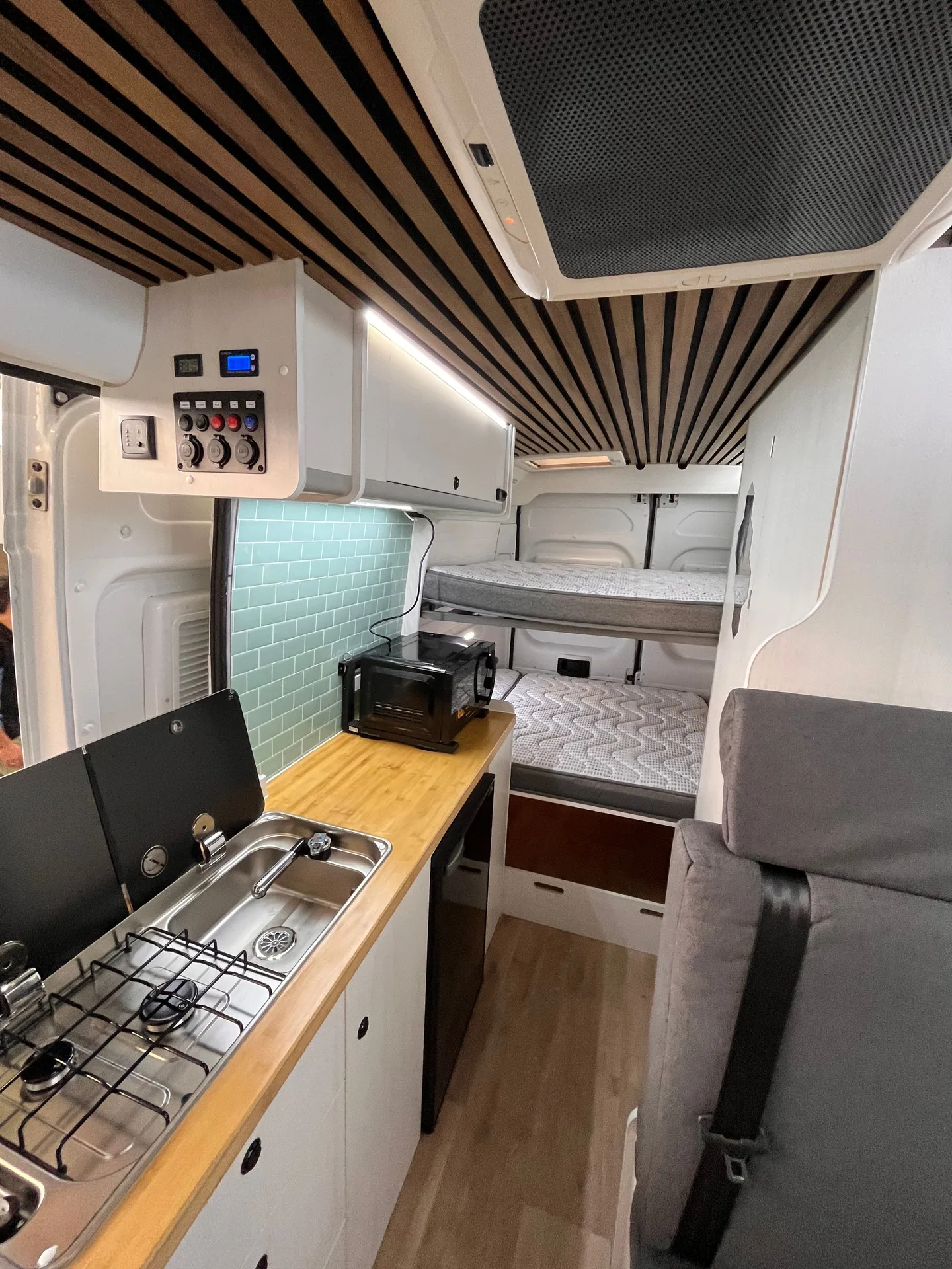 Ducato L3H2 con Microondas y Autonomía Total para Jubilados Viajeros — foto 5