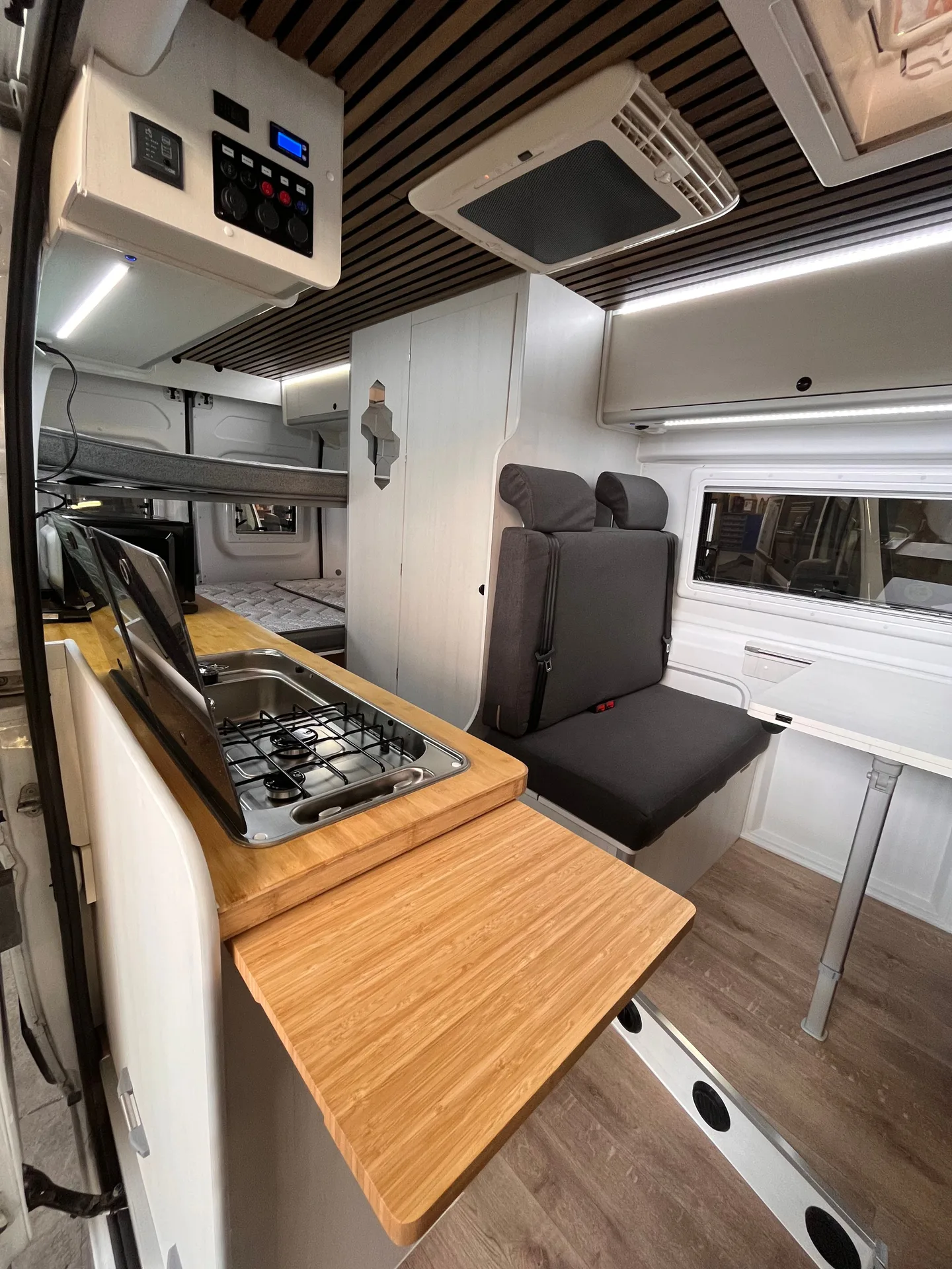 Ducato L3H2 con Microondas y Autonomía Total para Jubilados Viajeros — foto 4