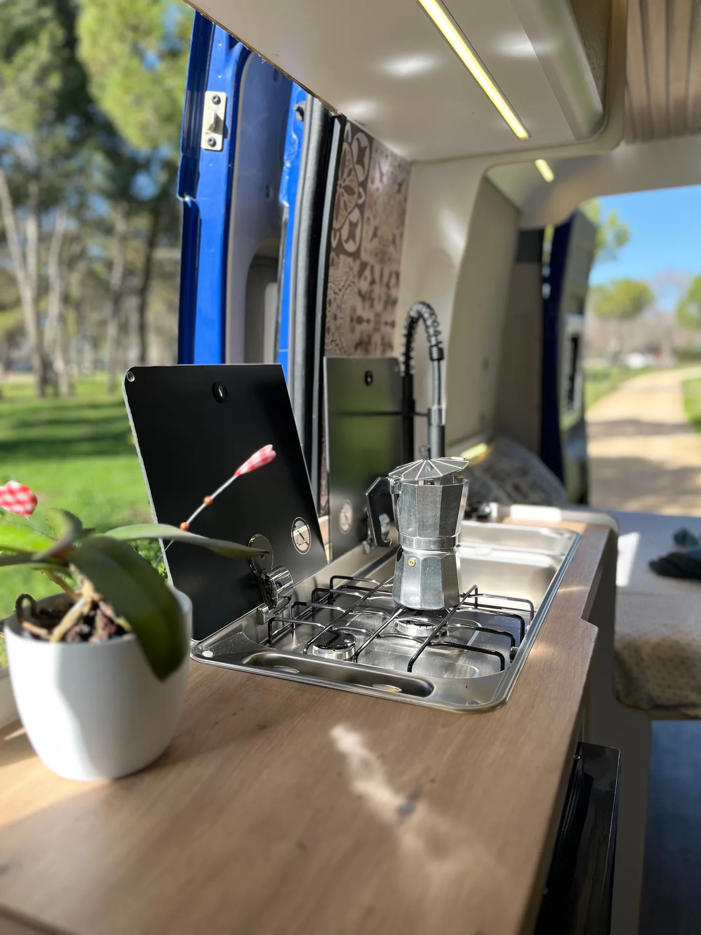 Jumper L2H2 Azul Completa con Mesa Exterior y Baño Retráctil — foto 10