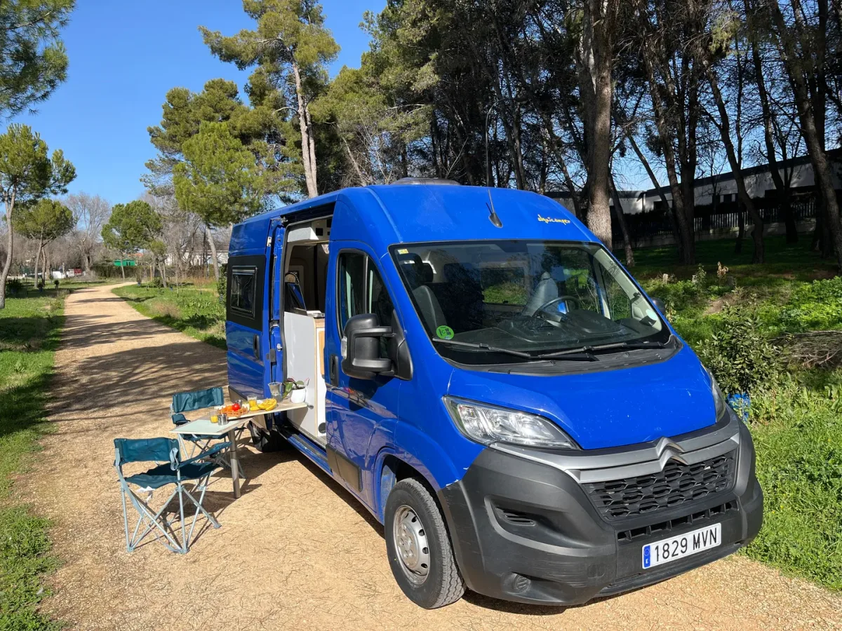 Citroën Jumper L2H2 — Jumper L2H2 Azul Completa con Mesa Exterior y Baño Retráctil