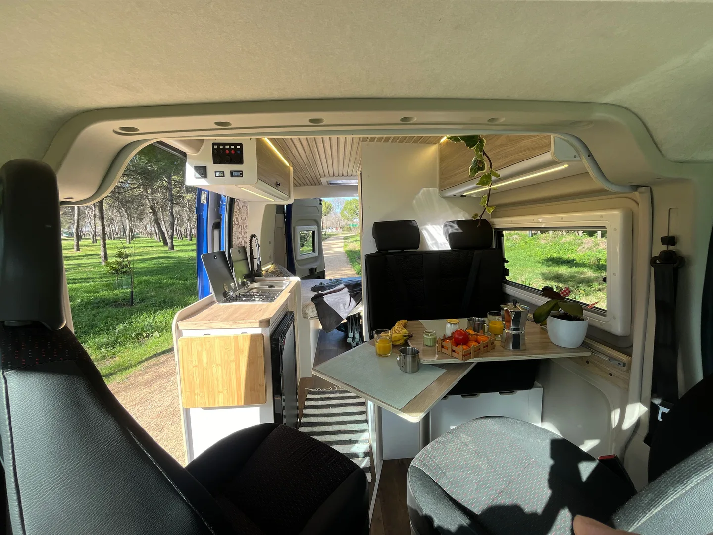 Jumper L2H2 Azul Completa con Mesa Exterior y Baño Retráctil — foto 11