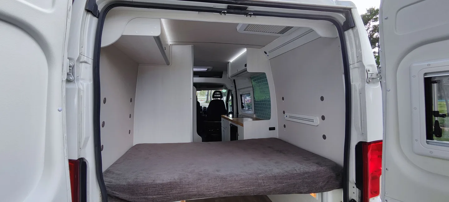 Jumper L2H2 Minimalista con Equipamiento Completo — foto 4
