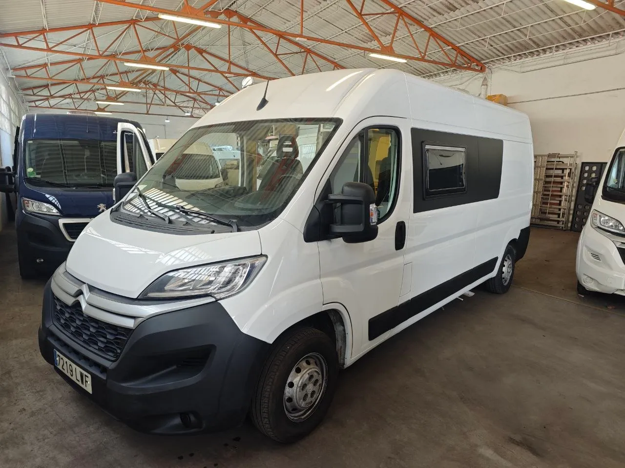 Citroën Jumper L3H2 Citroën Jumper L3H2 con Batería de 300 Ah, Inversor de 6.000 W y Toldo Fiamma