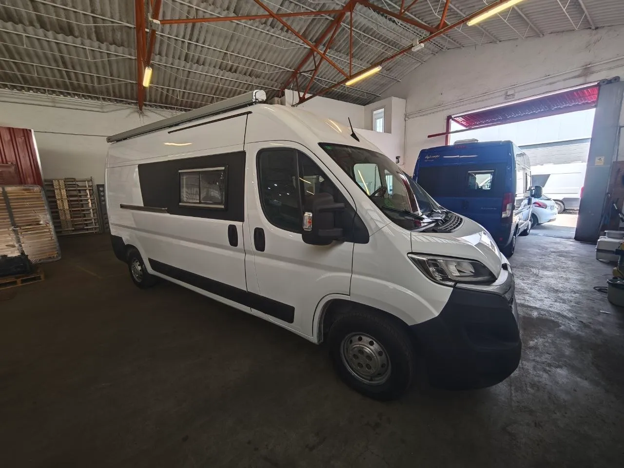 Citroën Jumper L3H2 con Batería de 300 Ah, Inversor de 6.000 W y Toldo Fiamma — foto 3