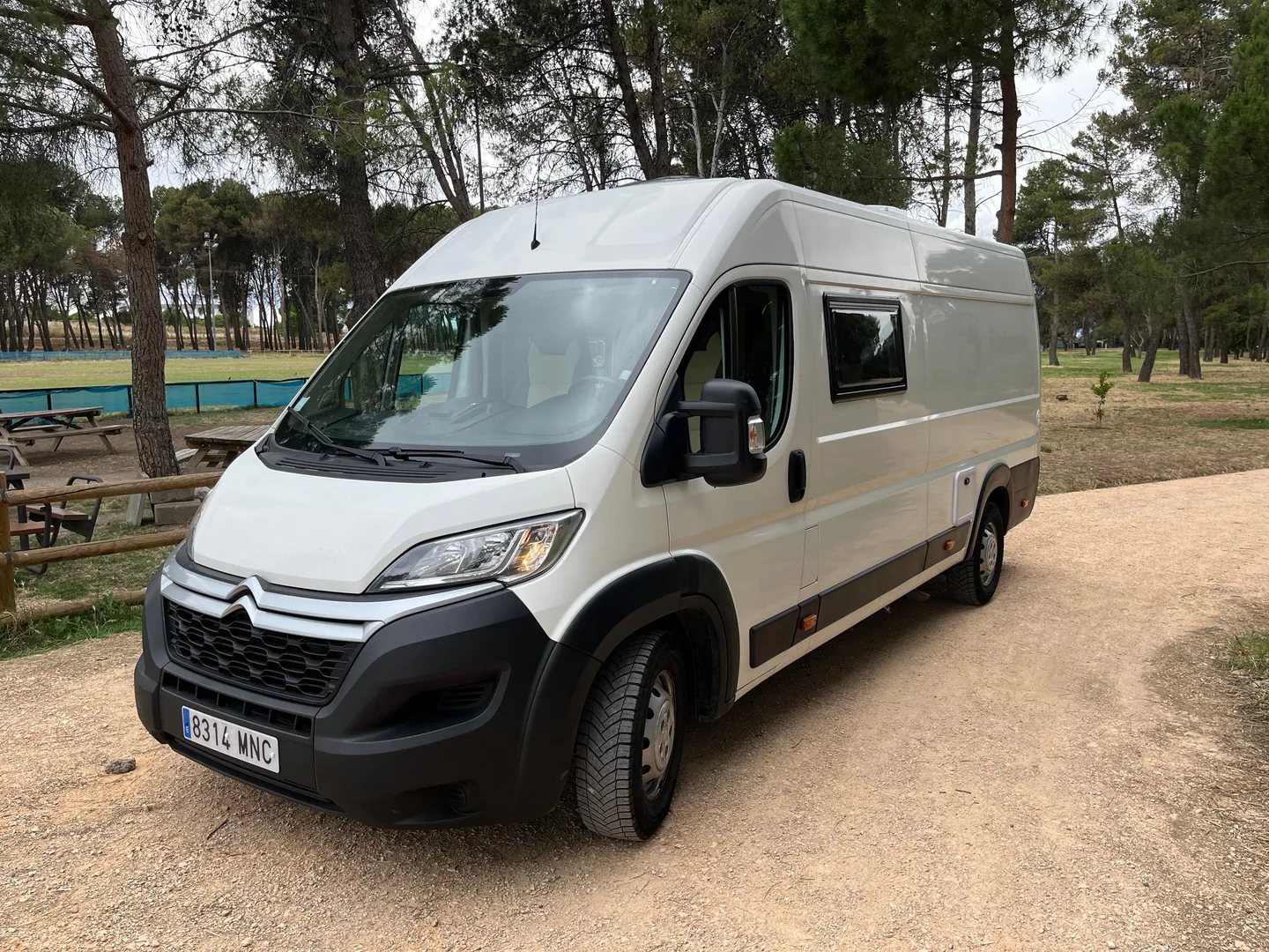 Jumper L4H2 con Cama Grande 1,85×1,50 m y Nevera de Gran Capacidad — foto 3